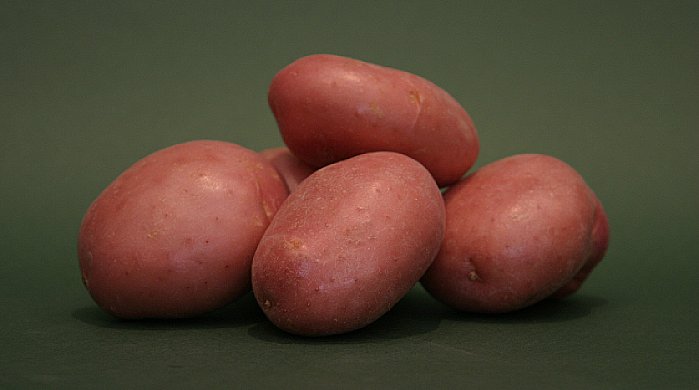 fresh market potatoes, red skin